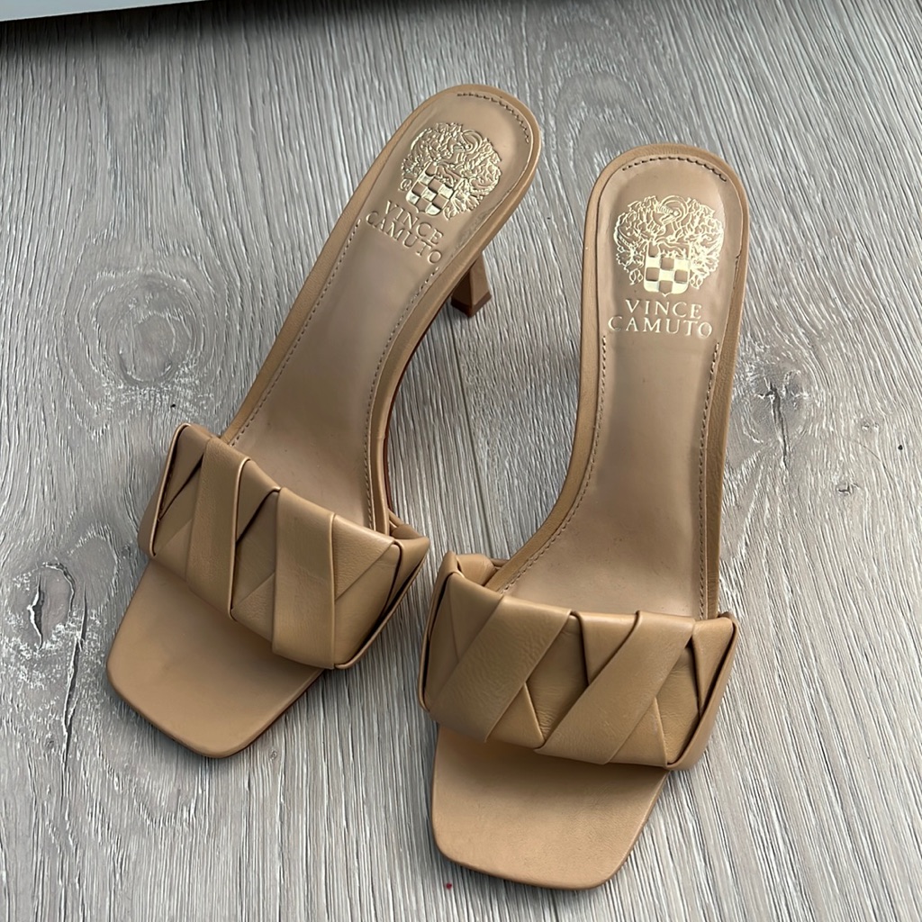 Vinc Camuto Sandals